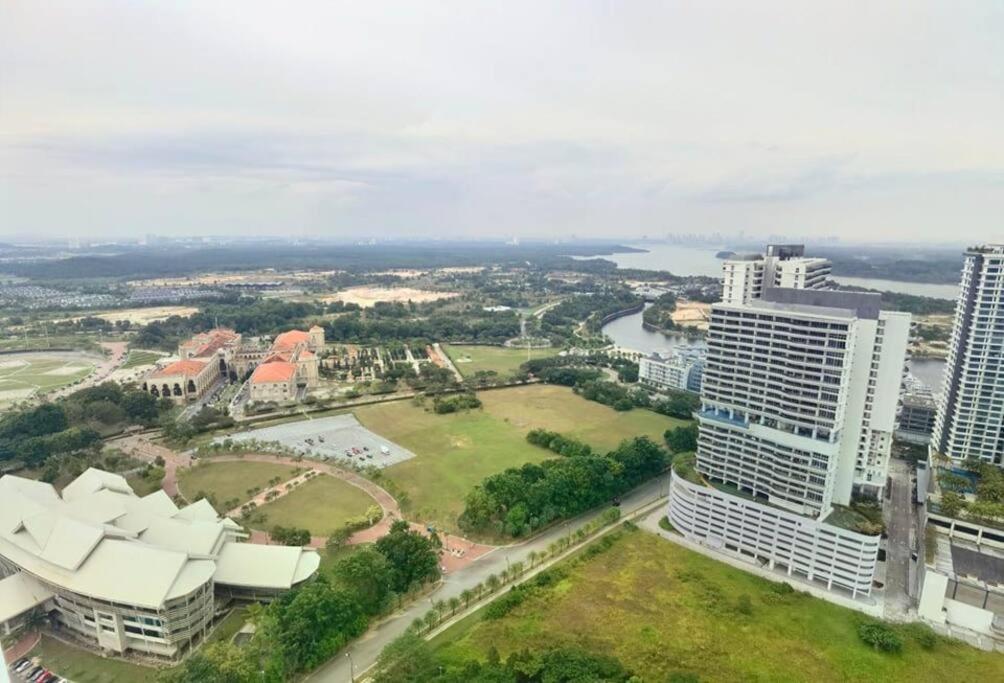 C0704 Almas Suite Seaview & Netflix Stay Nusajaya  Exterior photo