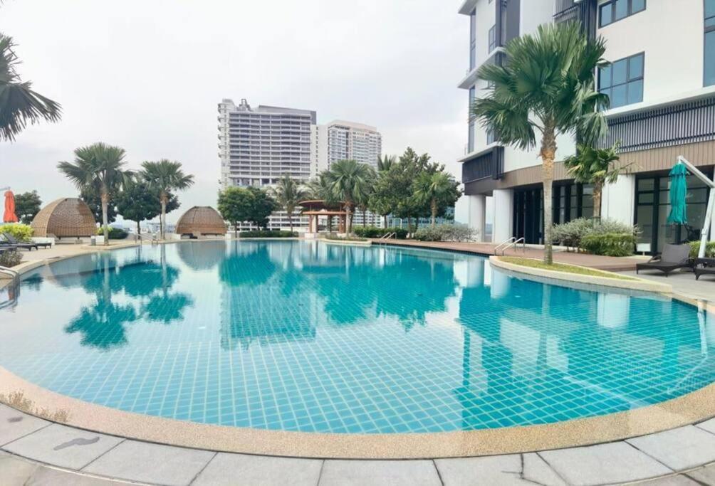 C0704 Almas Suite Seaview & Netflix Stay Nusajaya  Exterior photo