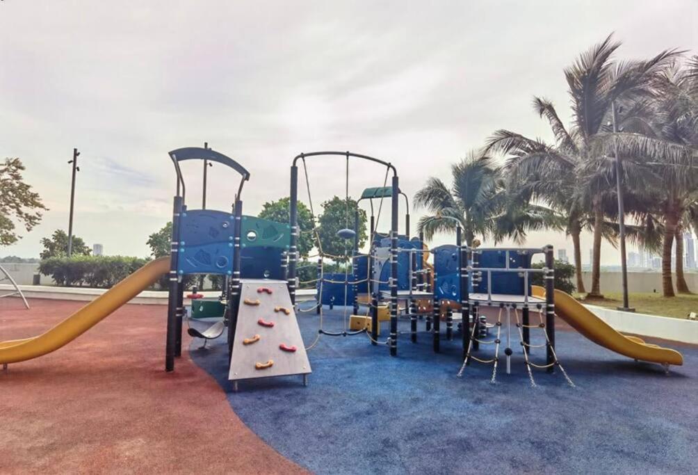 C0704 Almas Suite Seaview & Netflix Stay Nusajaya  Exterior photo