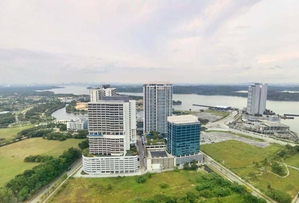 C0704 Almas Suite Seaview & Netflix Stay Nusajaya  Exterior photo