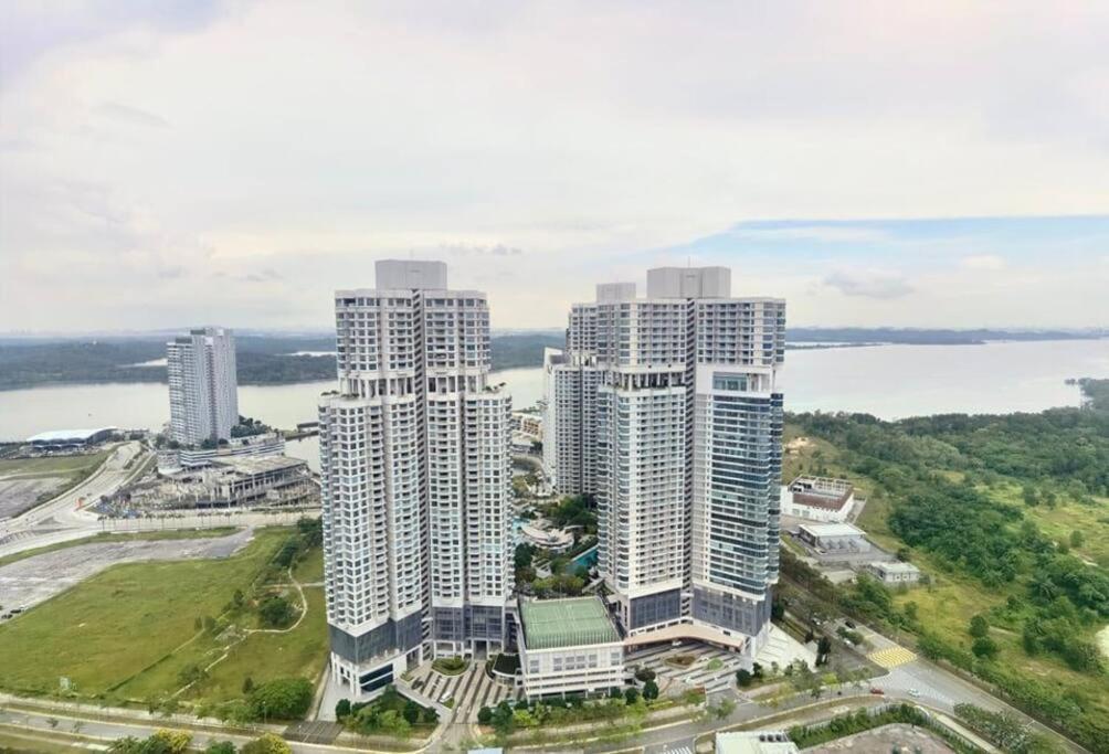 C0704 Almas Suite Seaview & Netflix Stay Nusajaya  Exterior photo